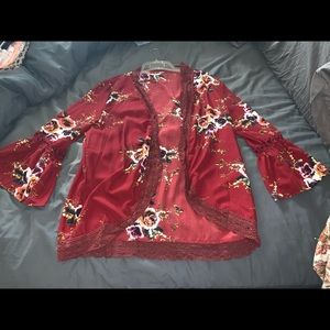 Kimono with lace, bell sleeves